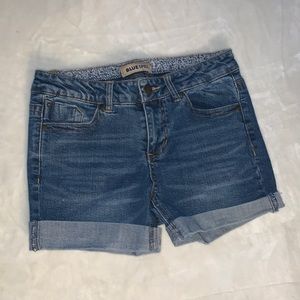 medium wash cuffed shorts Girls size:5